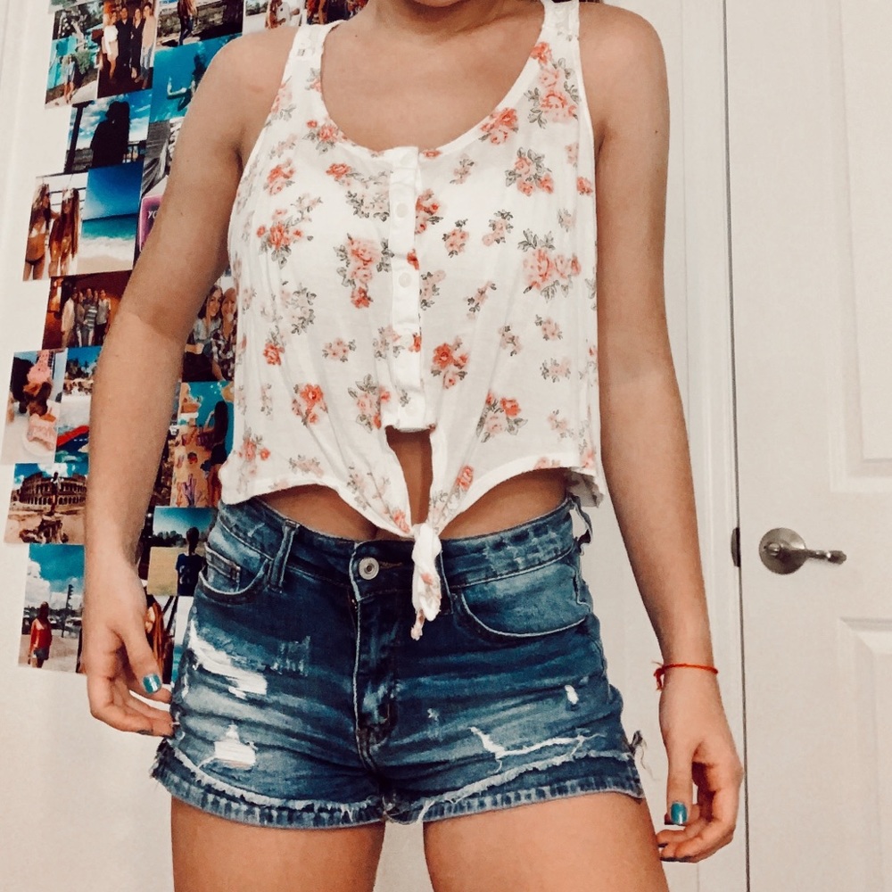Flower crop top! 🌸🌷🌼